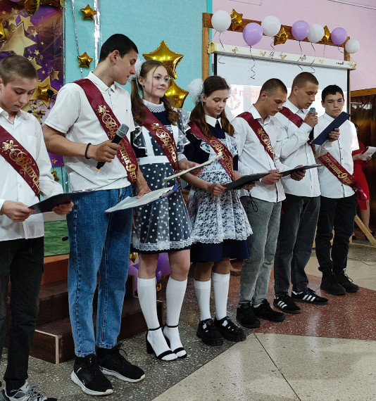 Последний Школьный Звонок для выпускников девятого класса!.